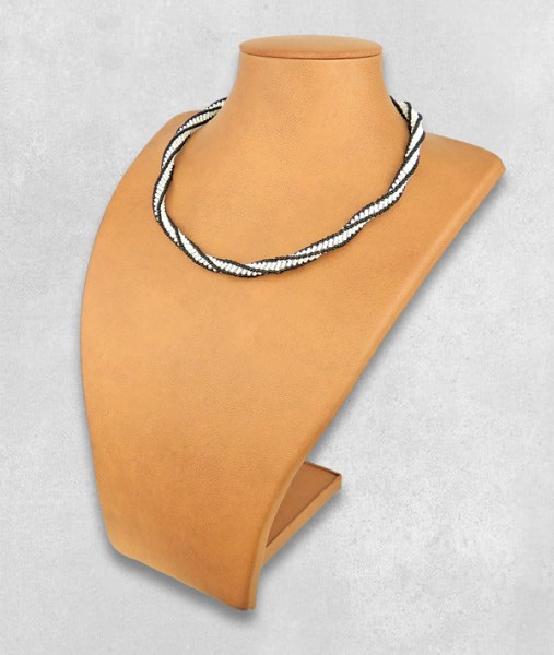 Beaded Necklace Twisted White Black