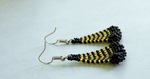 zulu triangle earrings black gold 19